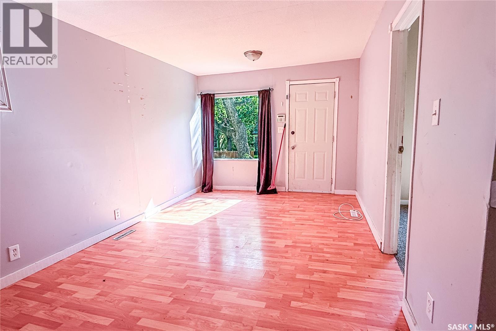 1132 Queen Street Property Photo 5