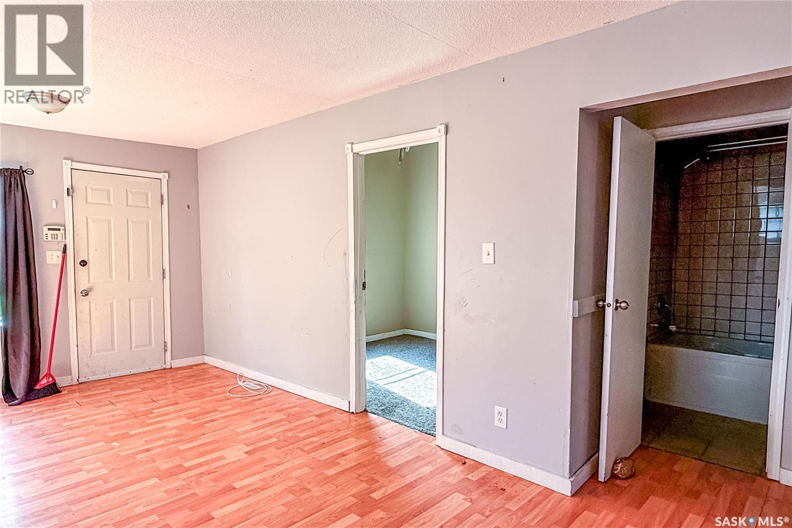 1132 Queen Street Property Photo 6