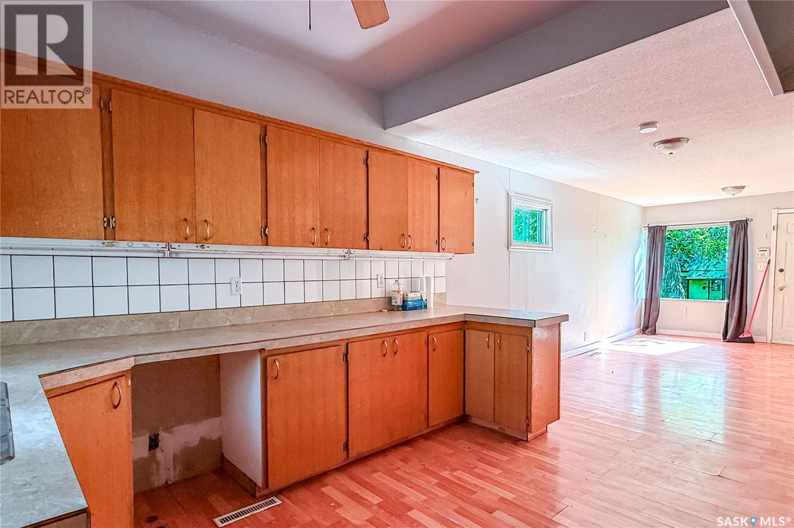 1132 Queen Street Property Photo 7