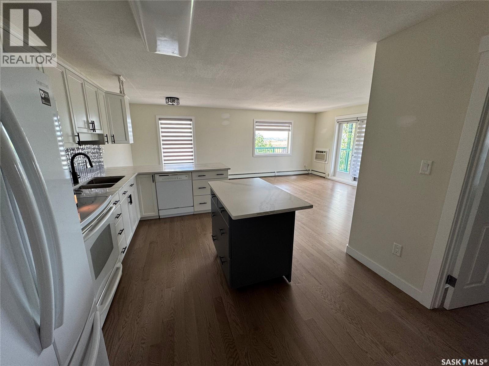 304 1601 1st Street Property Photo 3