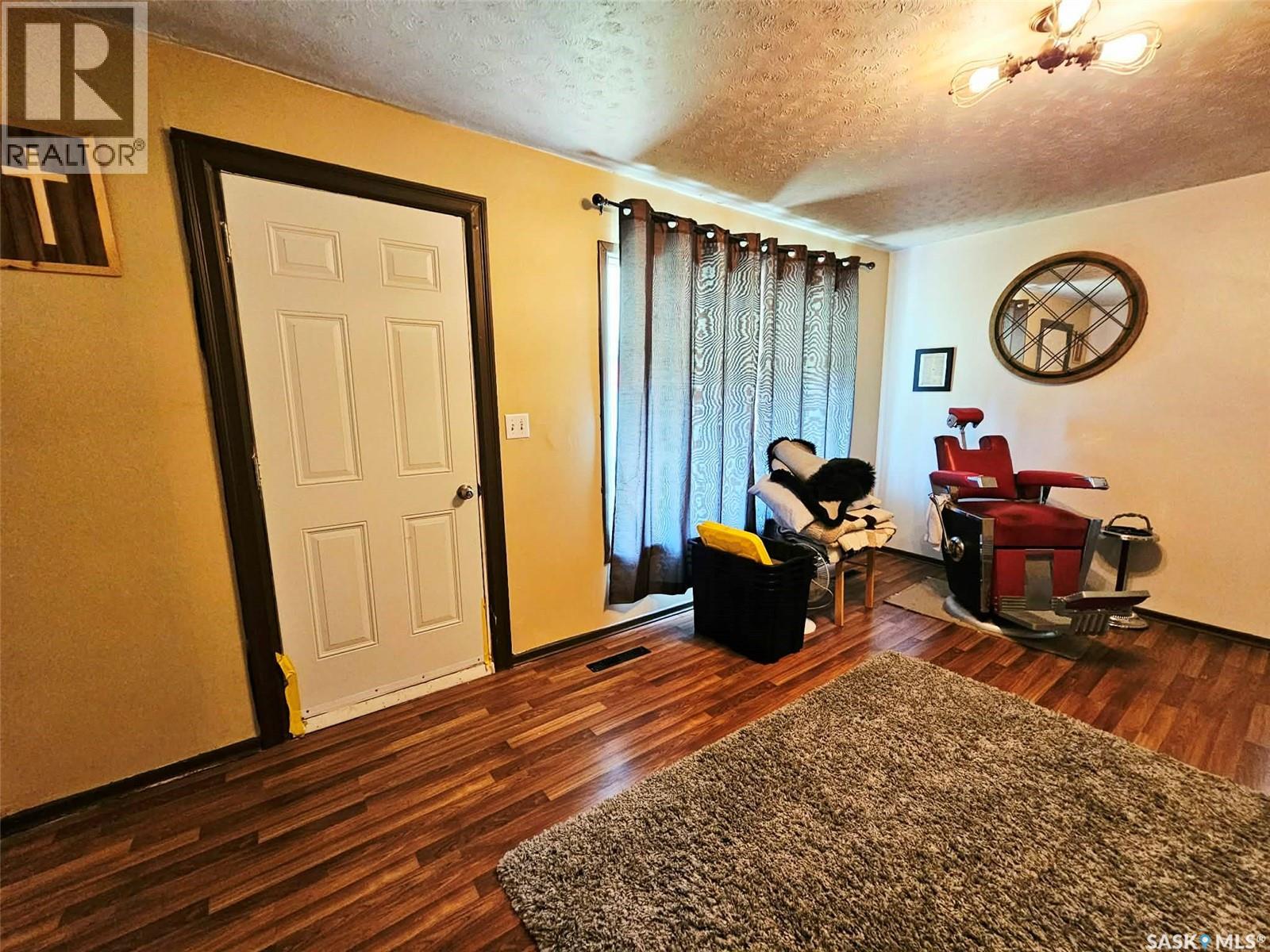 409 Royal Place Property Photo 3