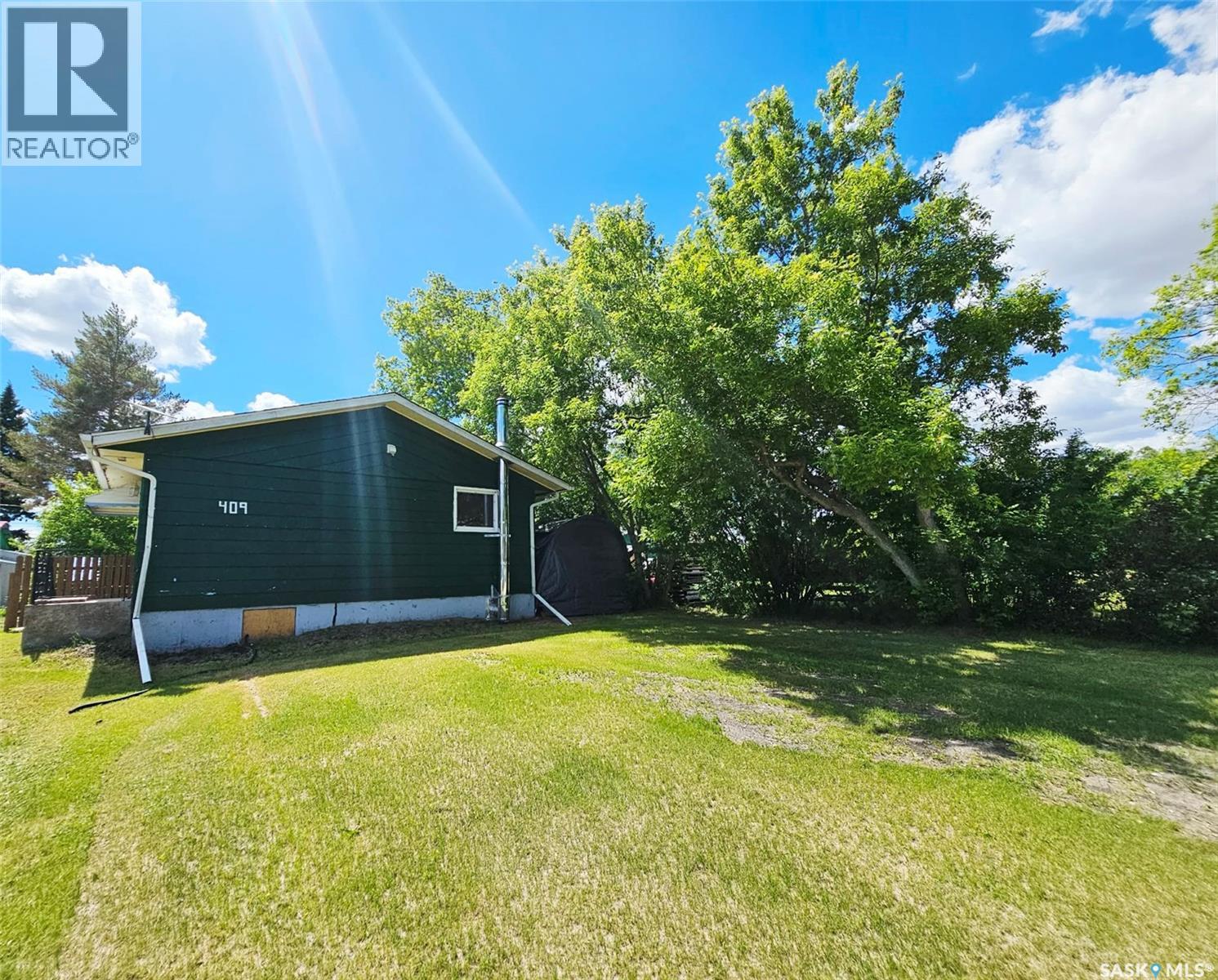409 Royal Place Property Photo 36