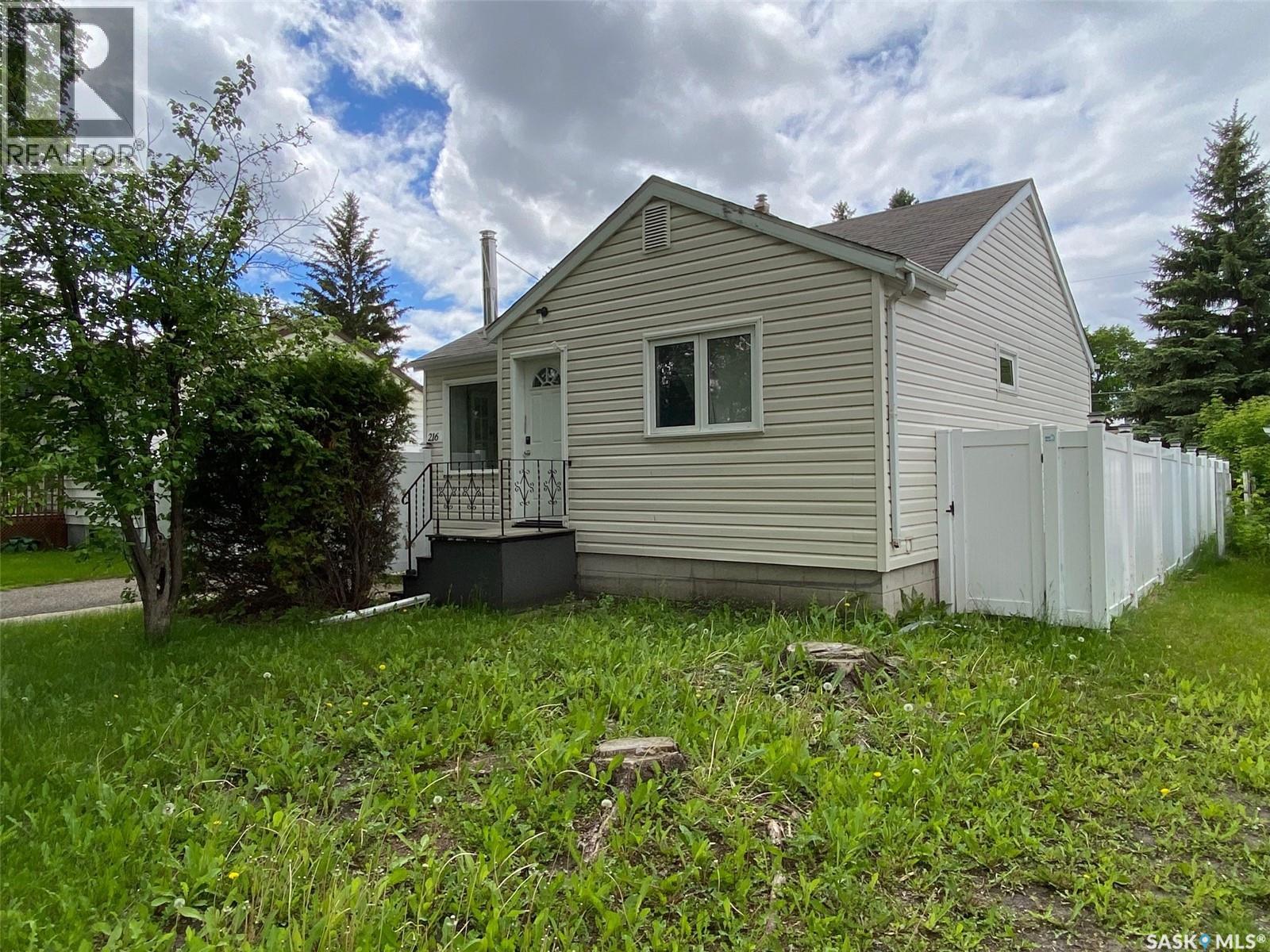 216 Maple Avenue Property Photo 1