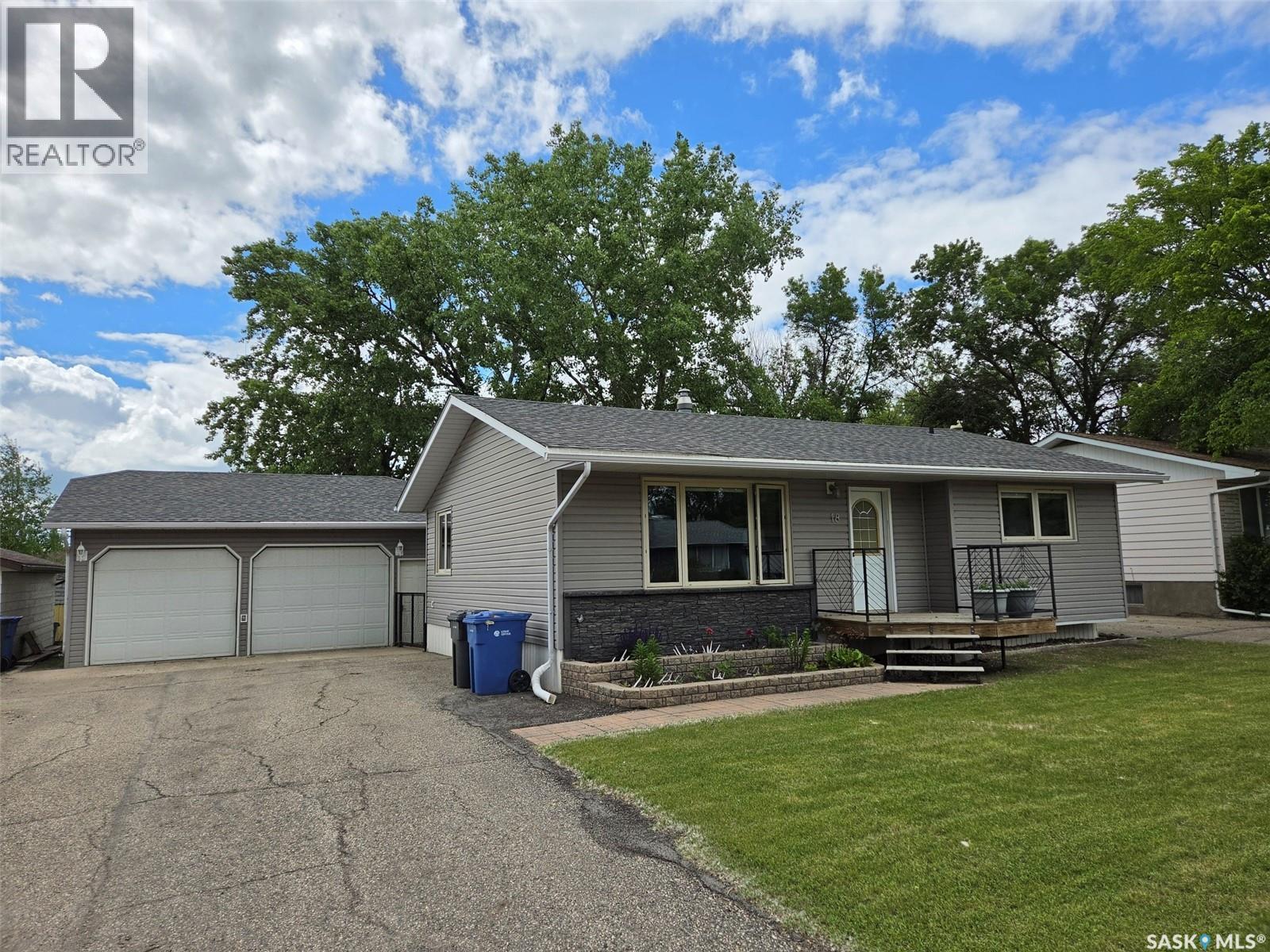 18 Mountain Drive Property Photo 1