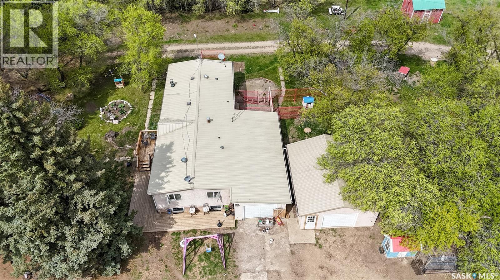 De Fehr Acres Property Photo 2