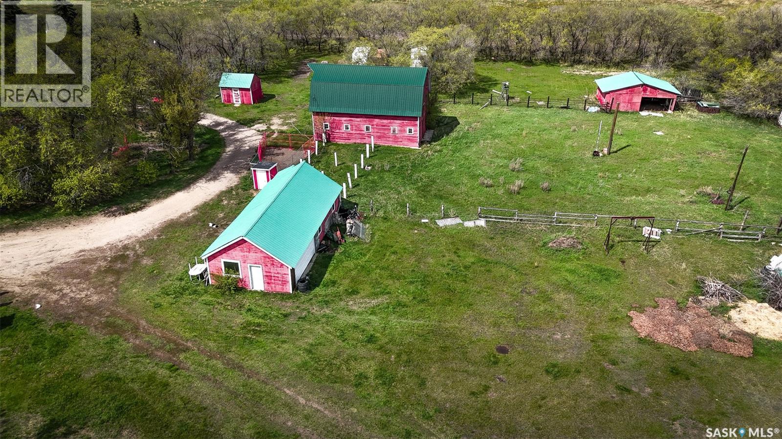 De Fehr Acres Property Photo 3