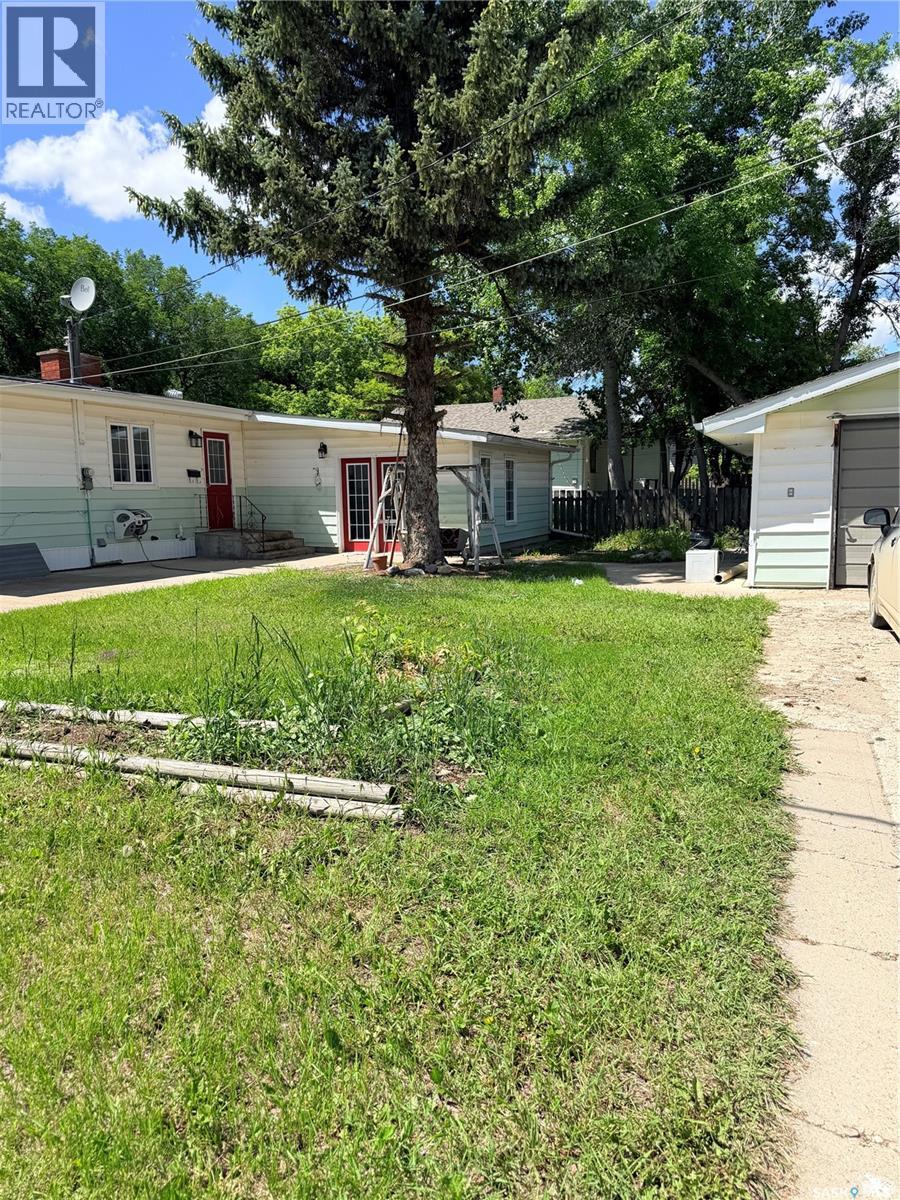 706 3rd Street E Property Photo 1