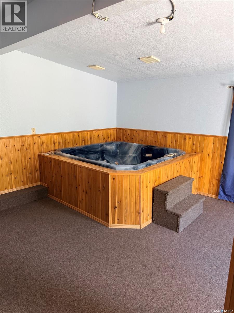 706 3rd Street E Property Photo 24