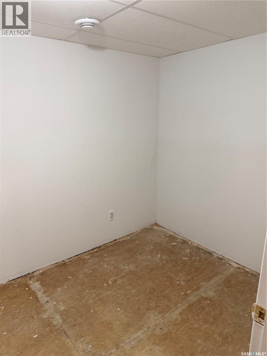 706 3rd Street E Property Photo 27
