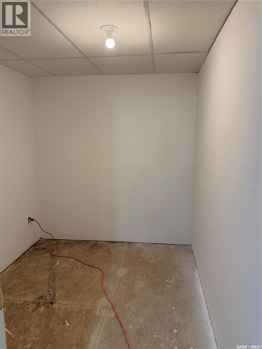 706 3rd Street E Property Photo 28