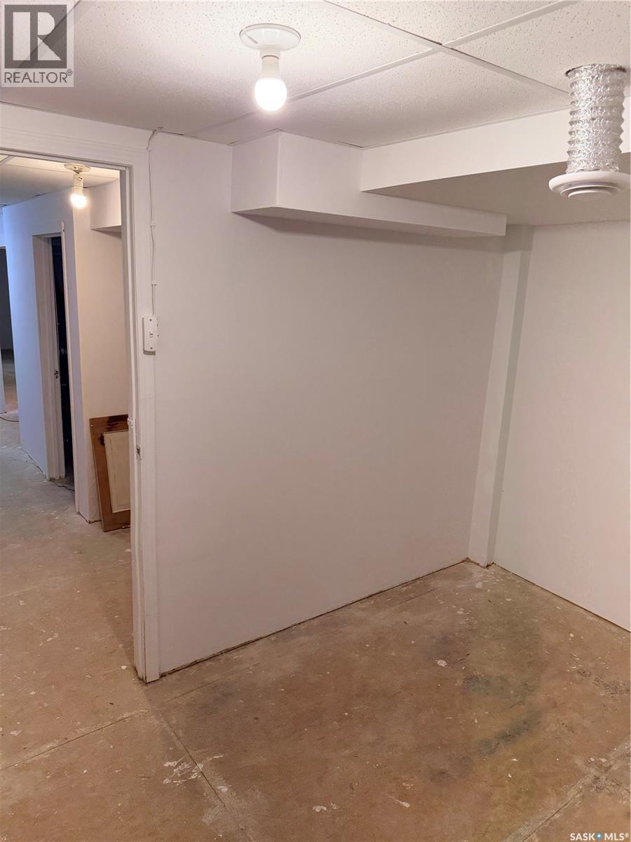 706 3rd Street E Property Photo 34