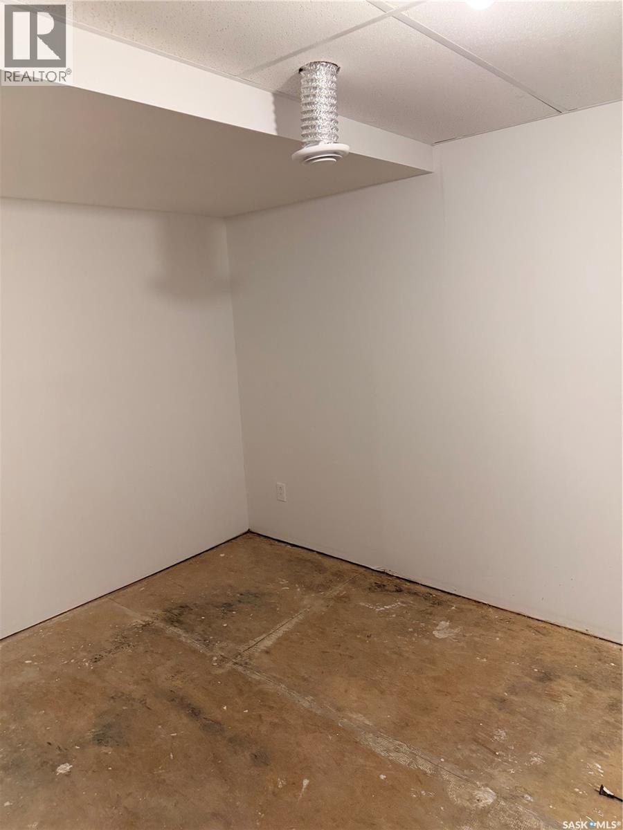 706 3rd Street E Property Photo 35