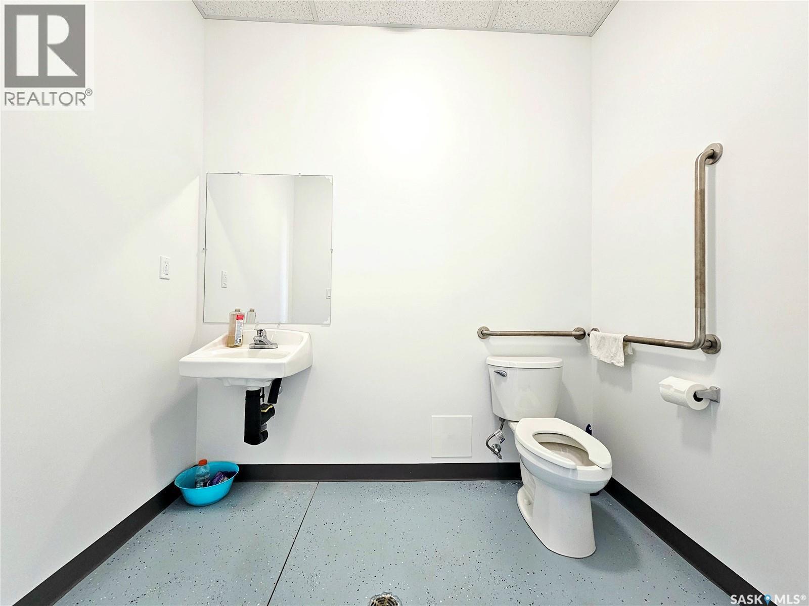 2 106 Steves Street Property Photo 8