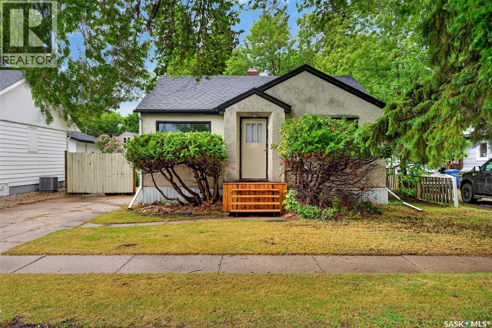 205 Bemister Avenue E Photo de la propriété 1