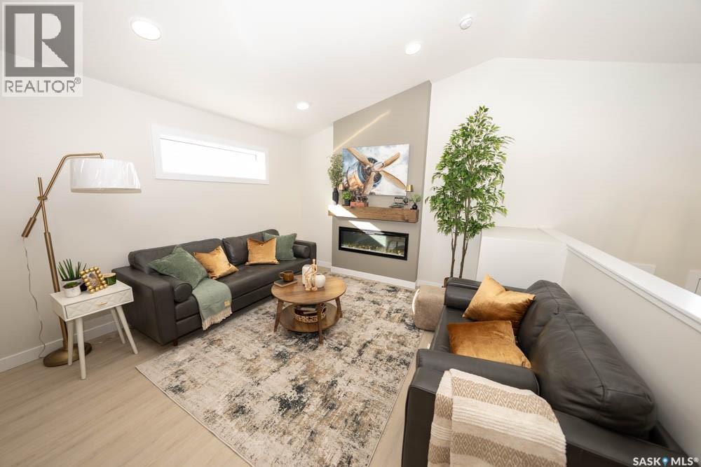614 Yuel Crescent Property Photo 10