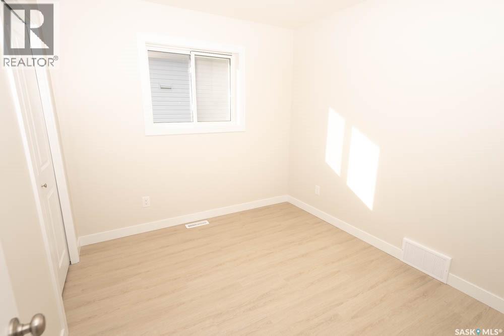 614 Yuel Crescent Property Photo 20