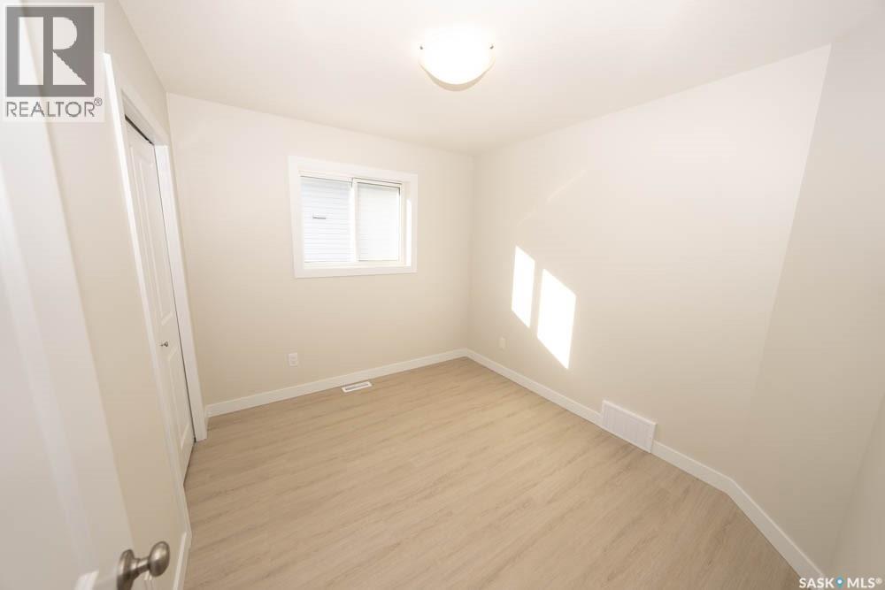 614 Yuel Crescent Property Photo 22