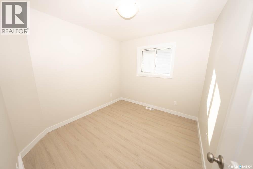 614 Yuel Crescent Property Photo 23