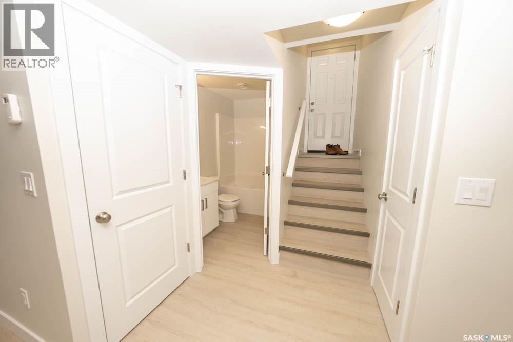 614 Yuel Crescent Property Photo 35