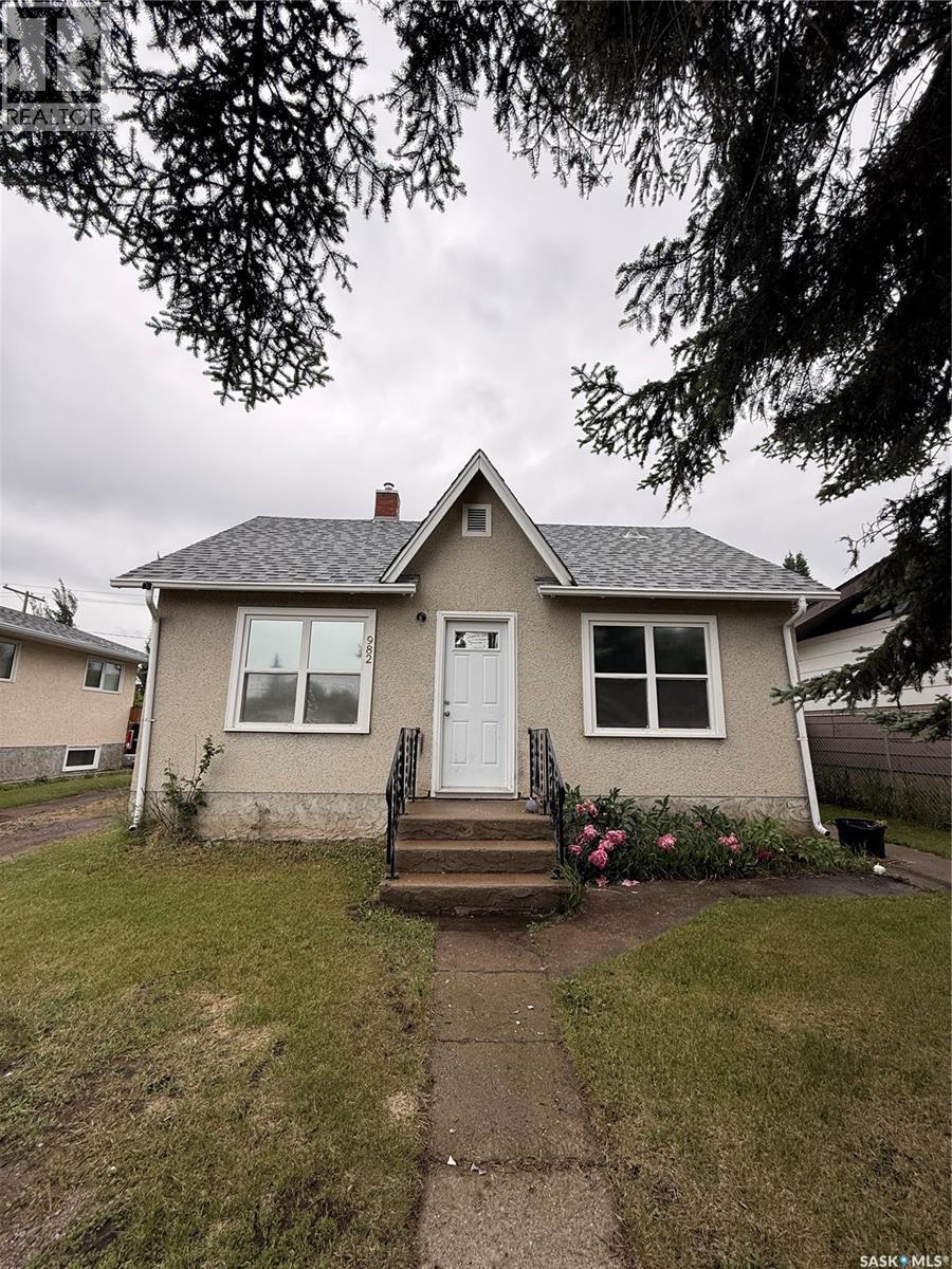 982 12th STREET W