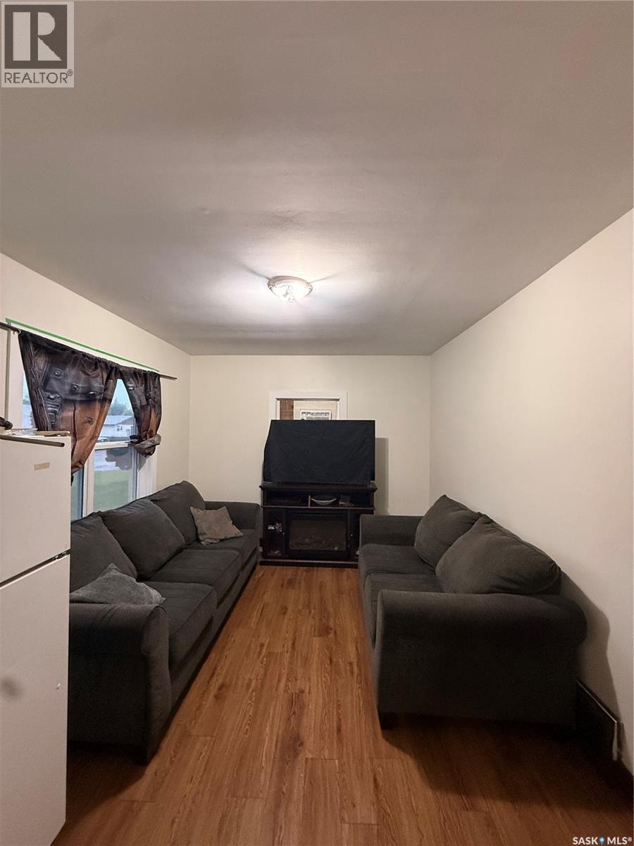 982 12th Street W Property Photo 2