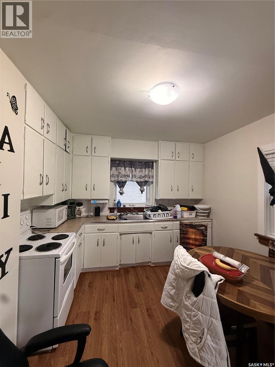 982 12th Street W Property Photo 3