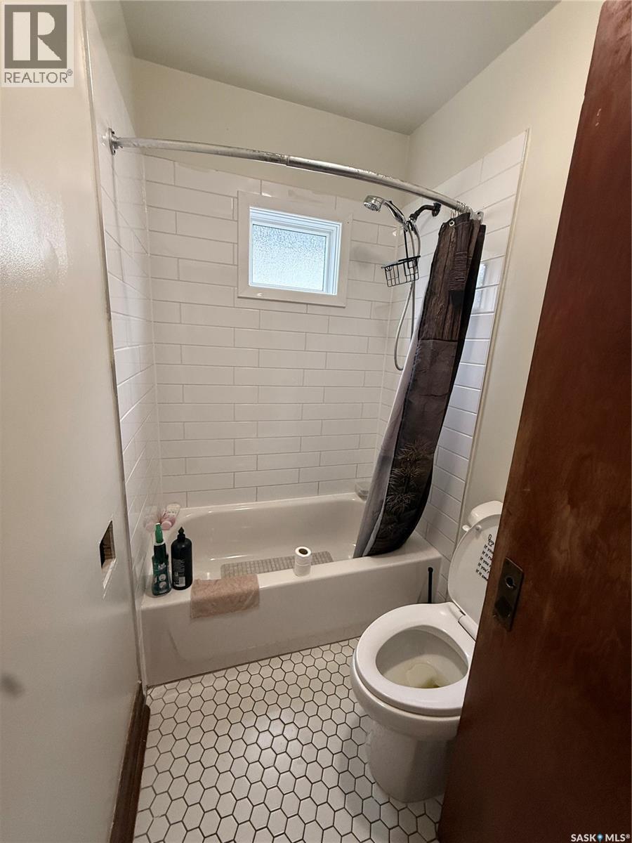 982 12th Street W Property Photo 4