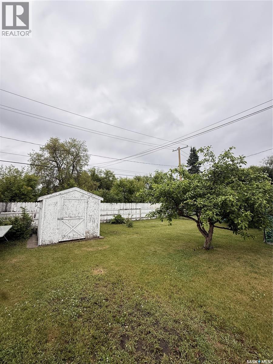 982 12th Street W Property Photo 6