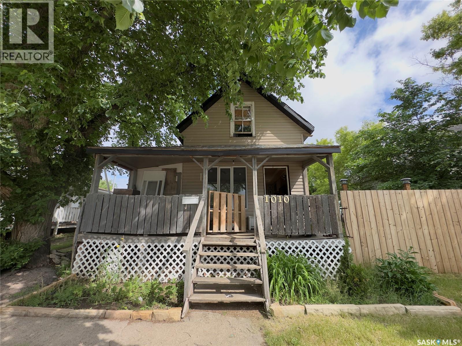 1010 Athabasca Street E Property Photo 2