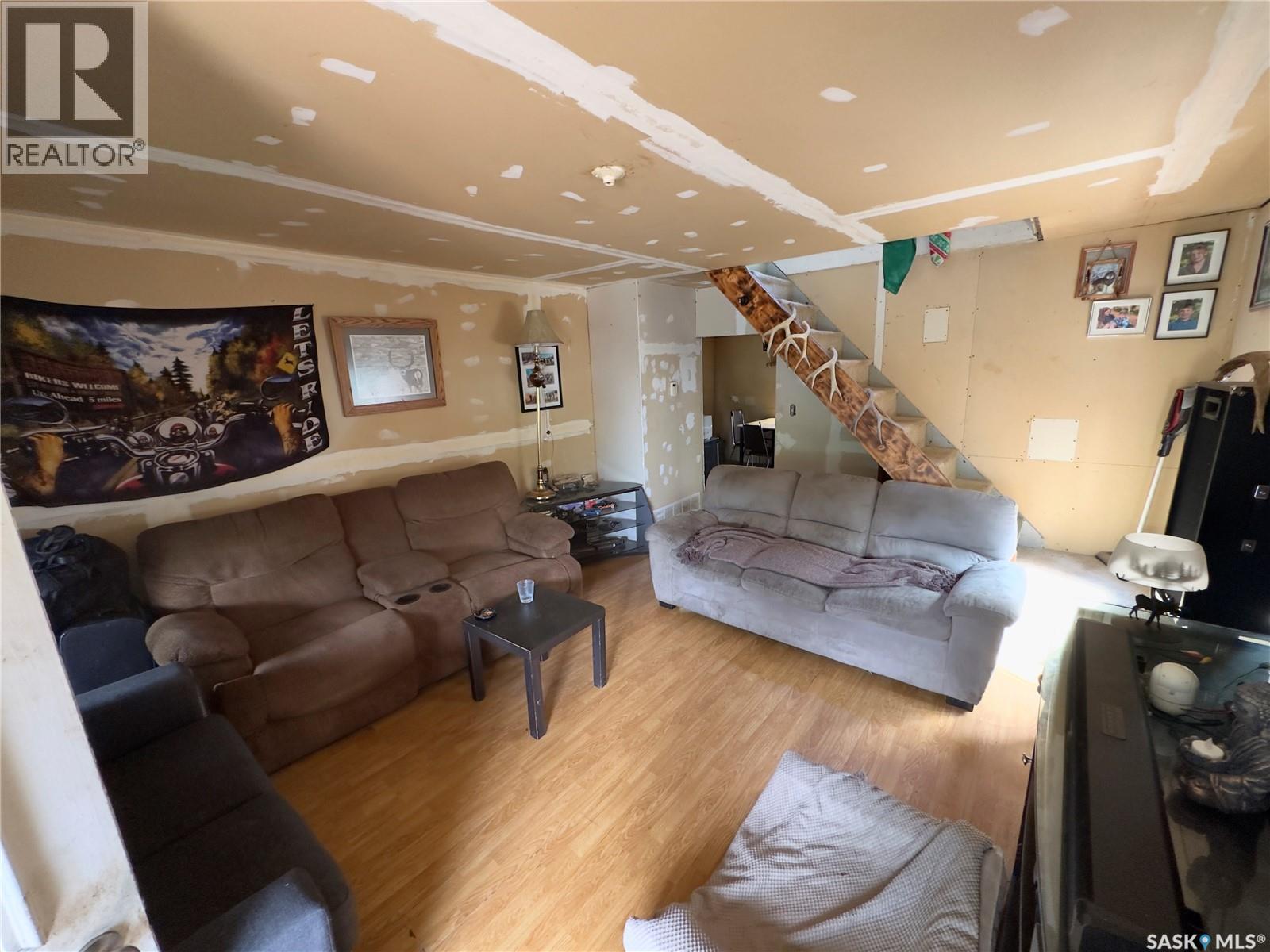 1010 Athabasca Street E Property Photo 3