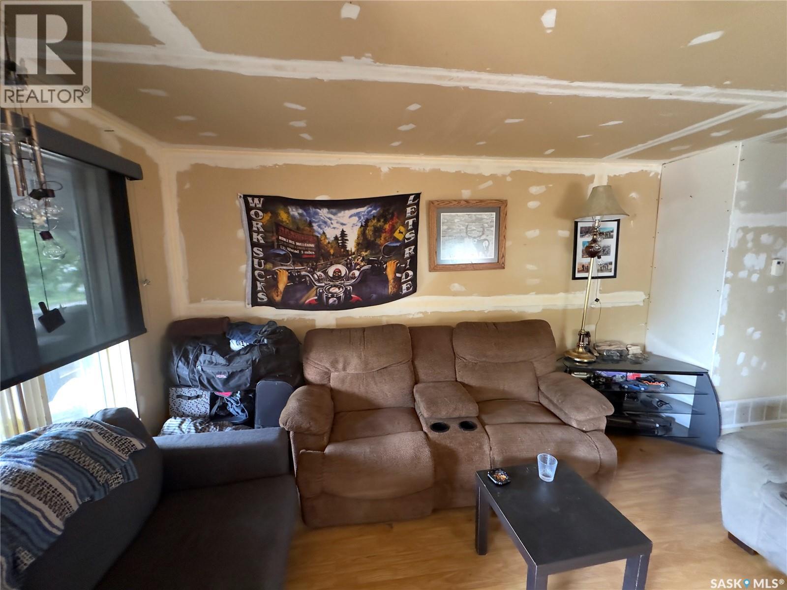 1010 Athabasca Street E Property Photo 4