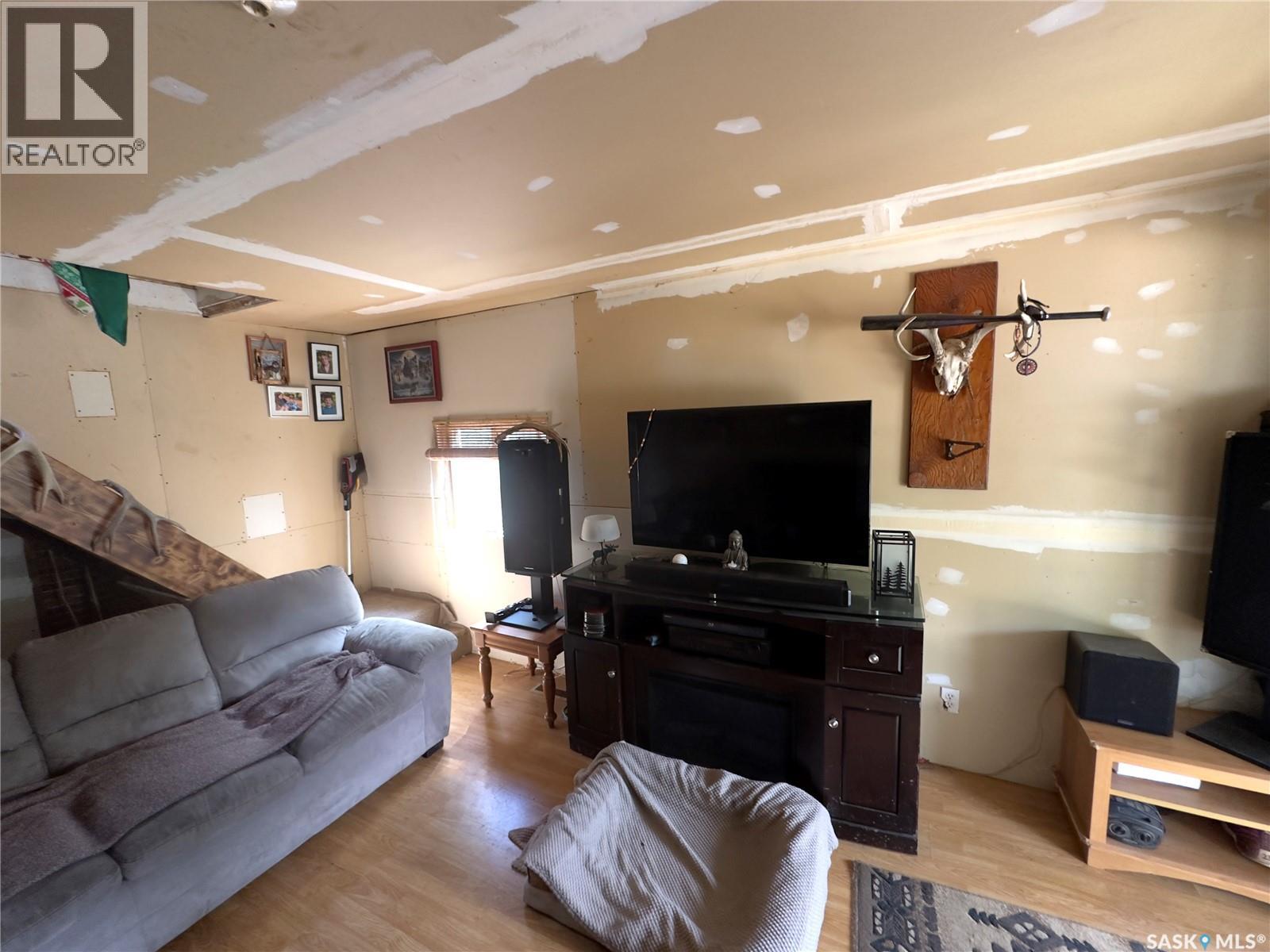1010 Athabasca Street E Property Photo 5