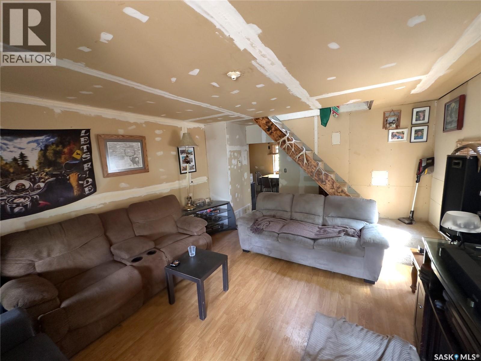 1010 Athabasca Street E Property Photo 6
