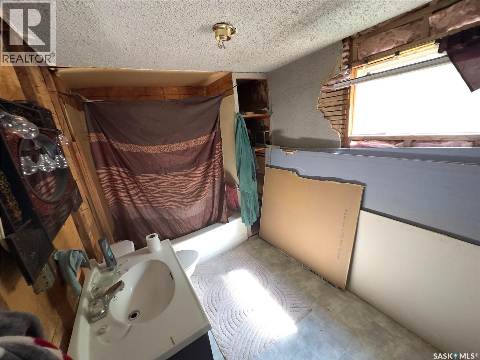 1010 Athabasca Street E Property Photo 10