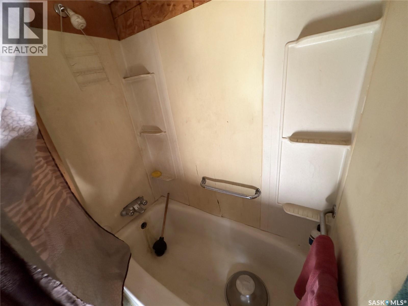 1010 Athabasca Street E Property Photo 11