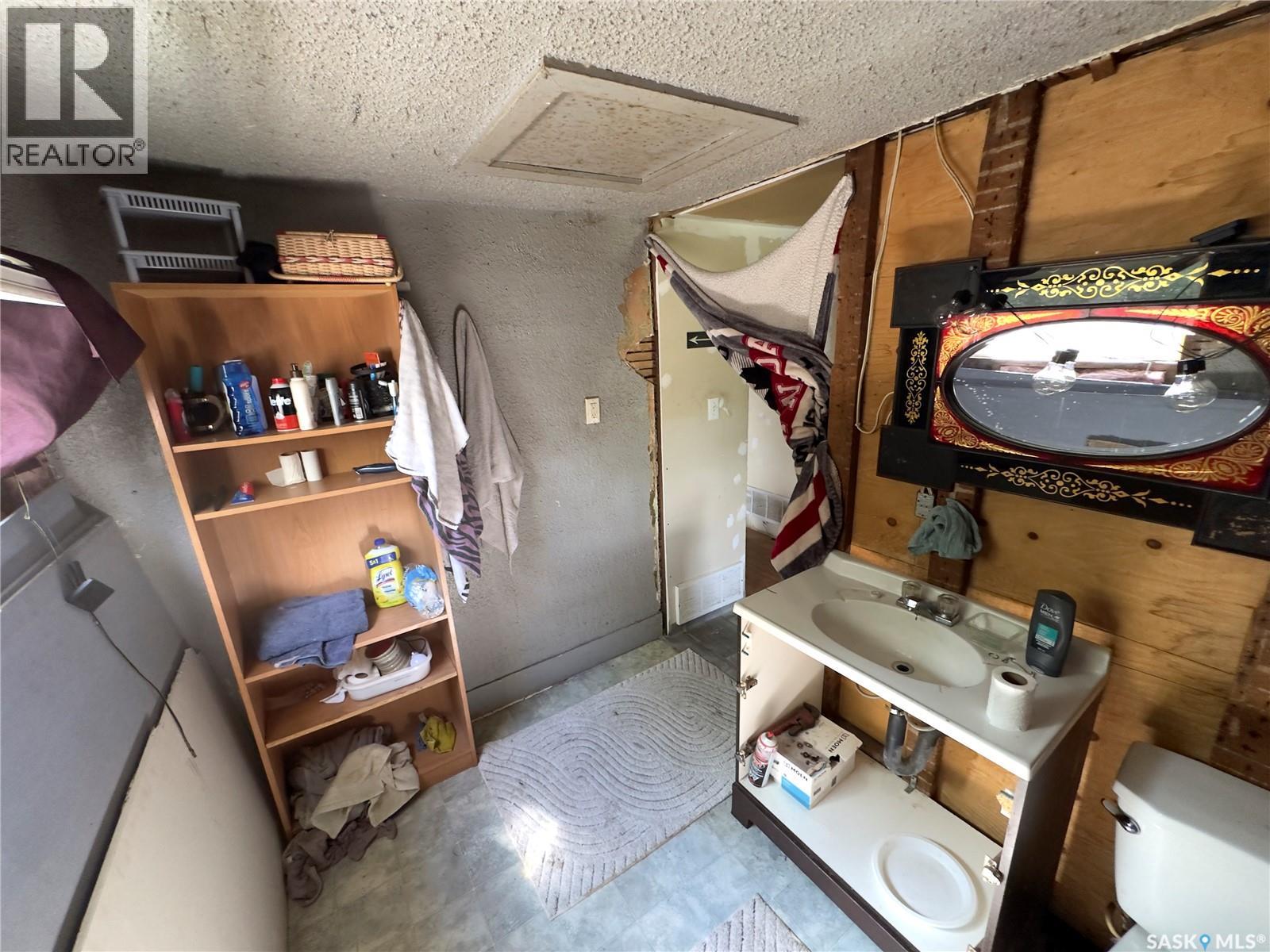 1010 Athabasca Street E Property Photo 12