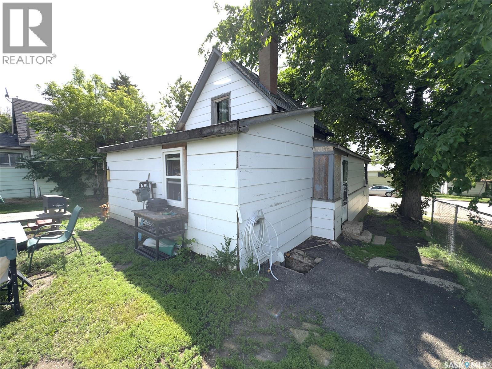 1010 Athabasca Street E Property Photo 23