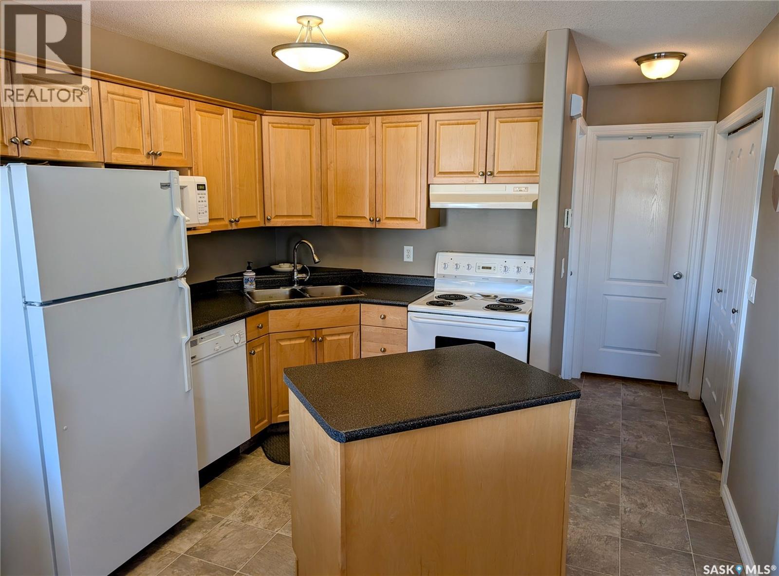 4144 Buckingham Drive E Property Photo 2