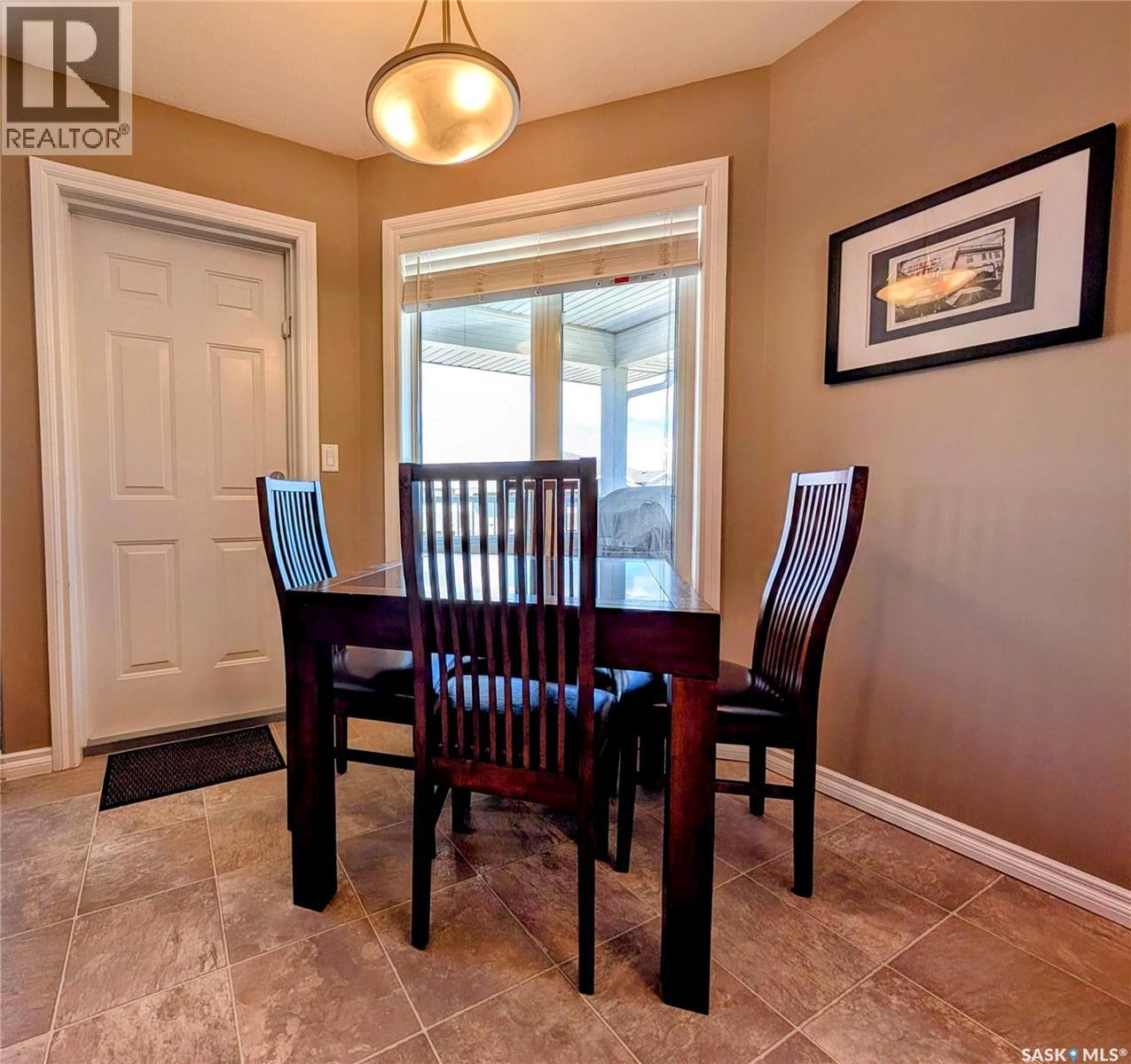 4144 Buckingham Drive E Property Photo 4