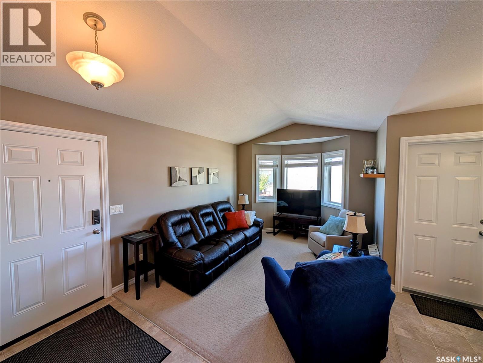 4144 Buckingham Drive E Property Photo 6