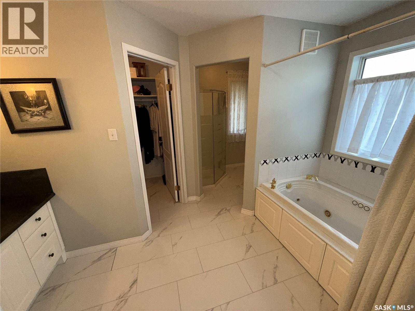 708 Adamson Crescent Property Photo 17