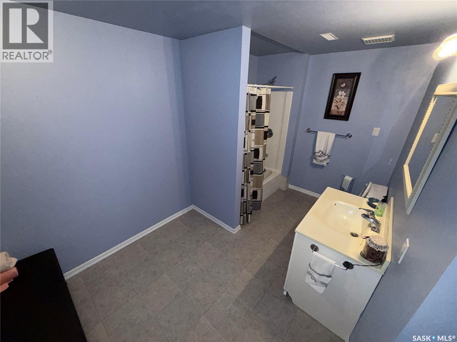 708 Adamson Crescent Property Photo 21