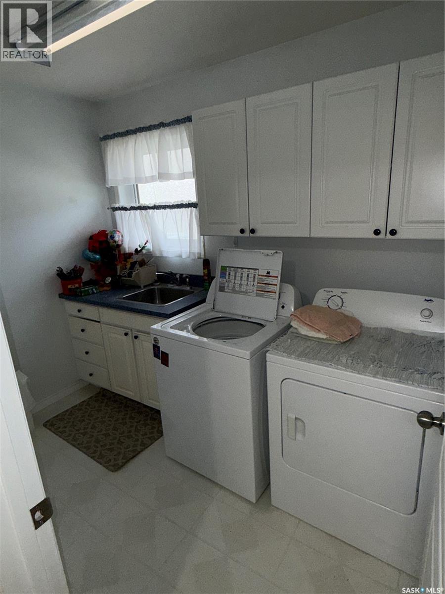 708 Adamson Crescent Property Photo 26
