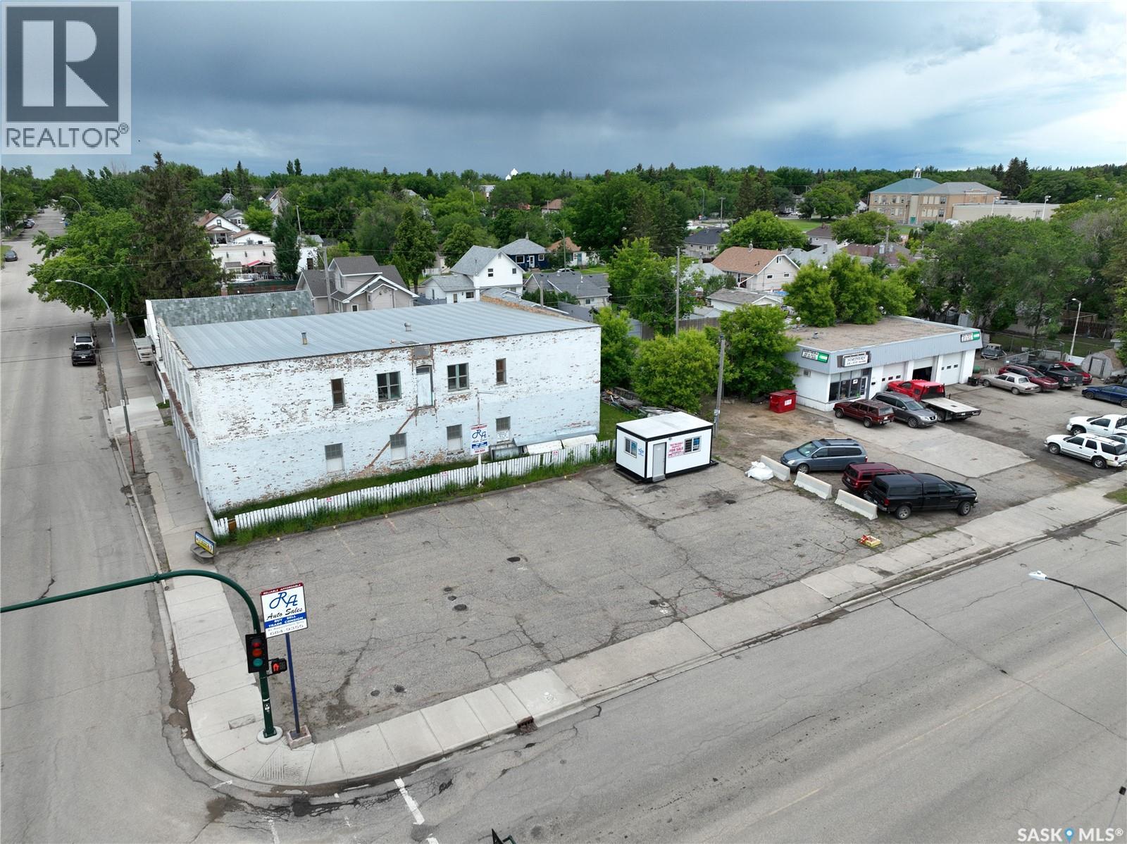 401 Lillooet Street W Property Photo 1