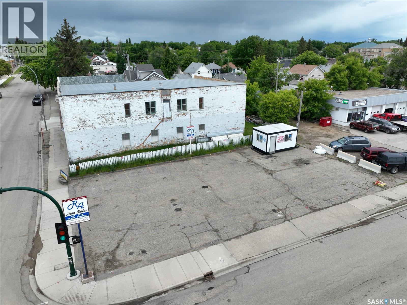 401 Lillooet Street W Property Photo 3