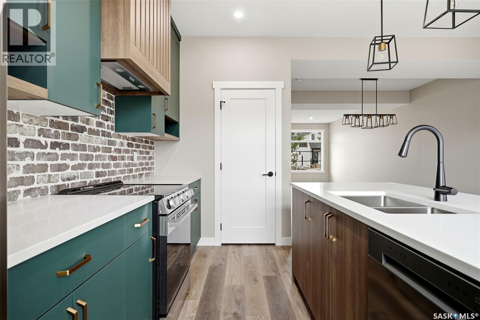 4537 Arens Road E Property Photo 11