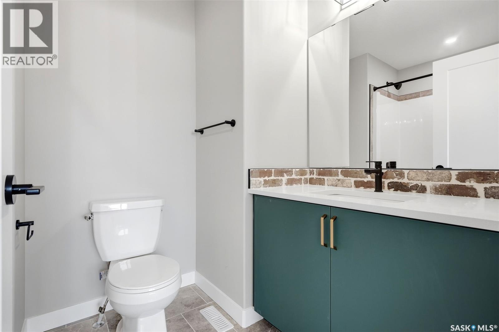 4537 Arens Road E Property Photo 24