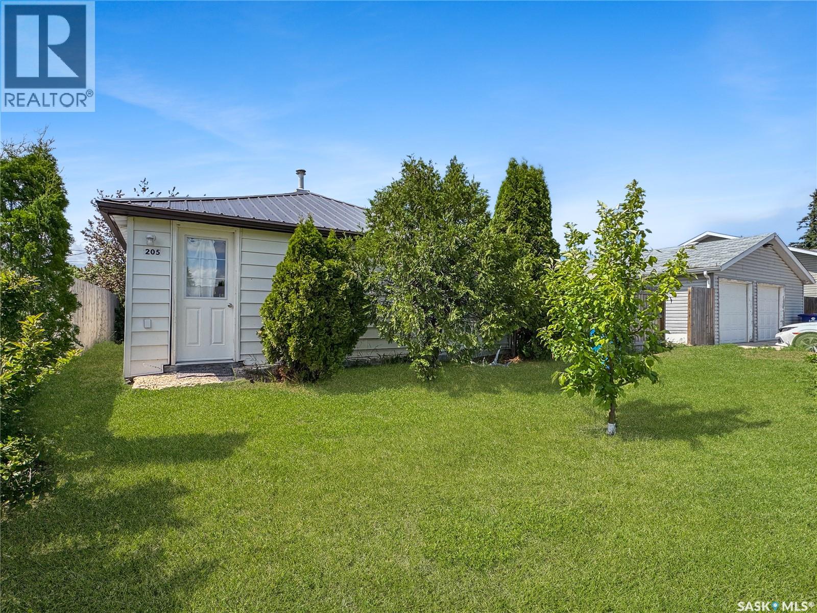 205 4th Street E Property Photo 1