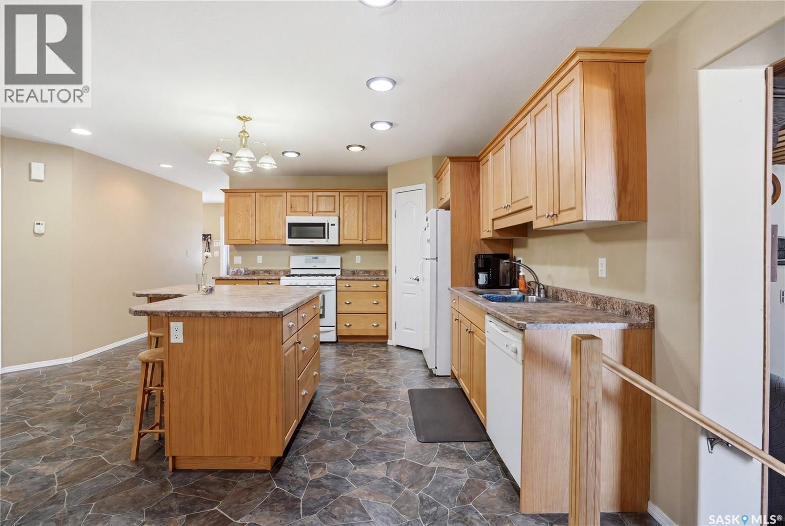 205 Bay Drive W Property Photo 3