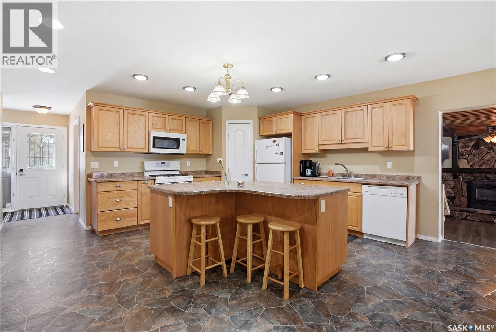 205 Bay Drive W Property Photo 4